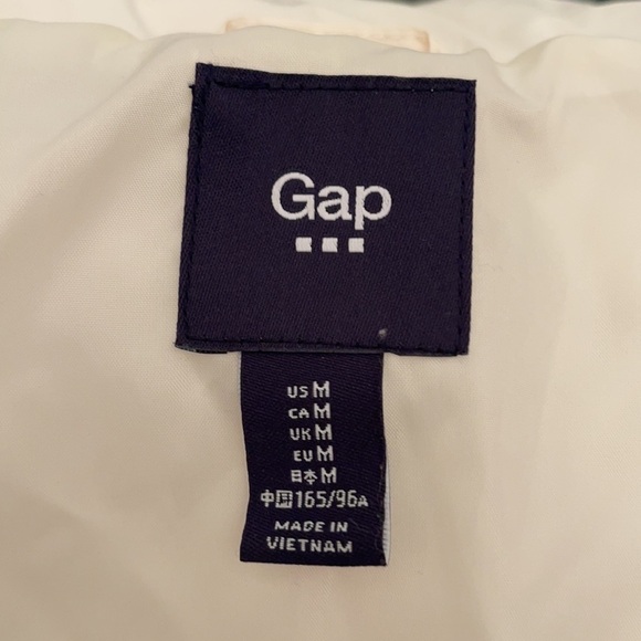 EUC Gap white spring/fall puffy vest - Picture 5 of 6